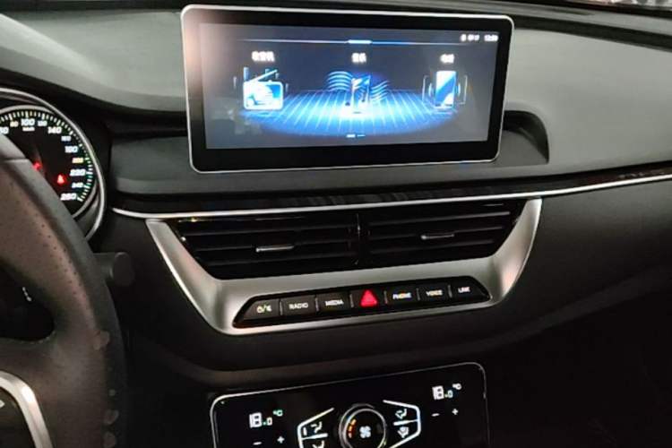 Used Hongqi H5 2022 Classic Model Facelift 1.5T DCT Qiyun Edition Audio And AC Panel
