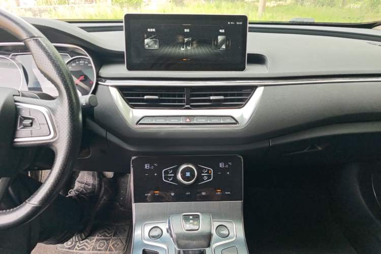Used Hongqi H5 2022 Classic Model Facelift 1.5T DCT Qiyun Edition Audio And AC Panel