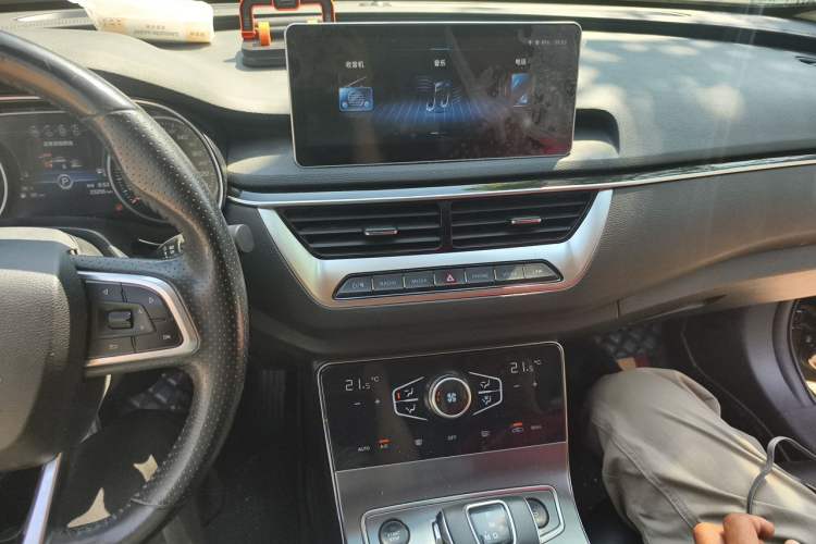 Used Hongqi H5 2022 Classic Model Facelift 1.5T DCT Qiyun Edition Audio And AC Panel