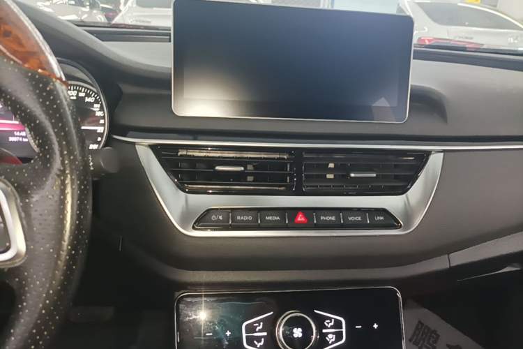 Used Hongqi H5 2022 Classic Model Facelift 1.5T DCT Qiyun Edition Audio And AC Panel