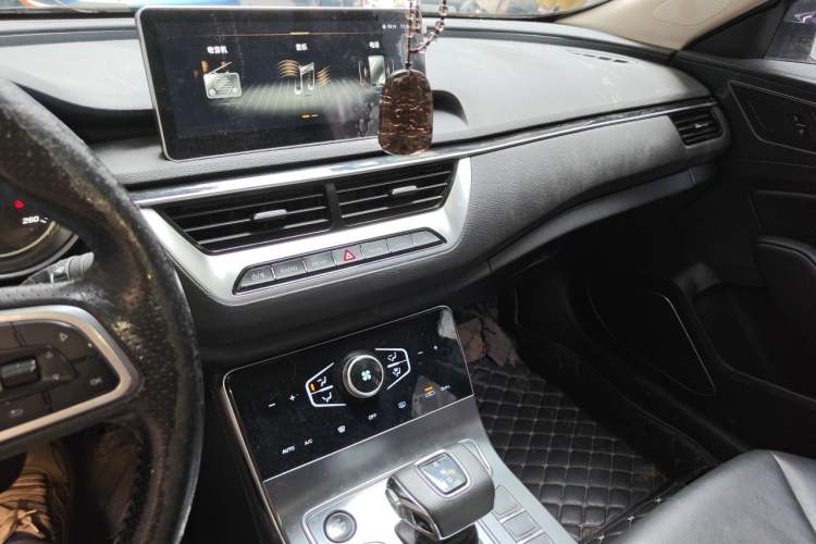 Used Hongqi H5 2022 Classic Model Facelift 1.5T DCT Qiyun Edition Audio And AC Panel