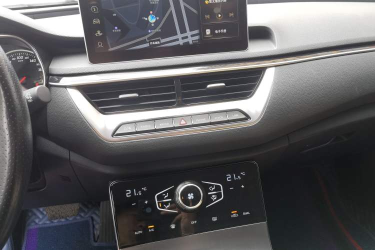 Used Hongqi H5 2022 Classic Model Facelift 1.5T DCT Qiyun Edition Audio And AC Panel