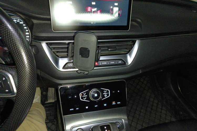Used Hongqi H5 2022 Classic Model 1.5T DCT Flagship Edition Audio And AC Panel