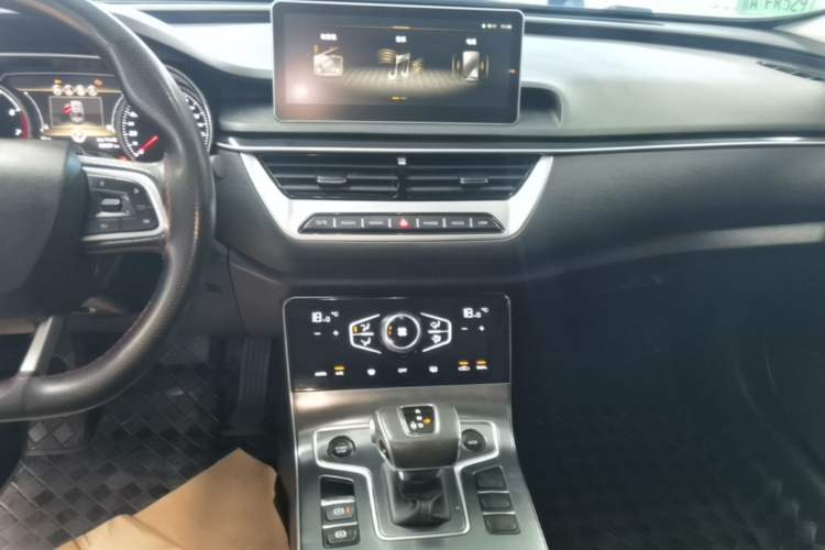 Used Hongqi H5 2022 Classic Model 1.5T DCT Flagship Edition Audio And AC Panel