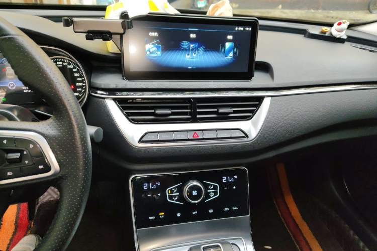 Used Hongqi H5 2022 Classic Model Facelift 1.5T DCT Qiyun Edition Audio And AC Panel