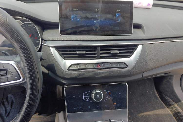 Used Hongqi H5 2022 Classic Model Facelift 1.5T DCT Qiyun Edition Audio And AC Panel