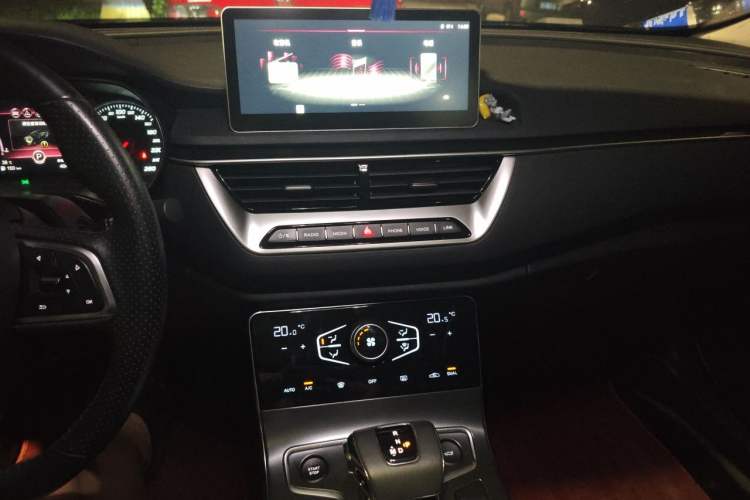 Used Hongqi H5 2022 Classic Model 1.5T DCT Flagship Edition Audio And AC Panel