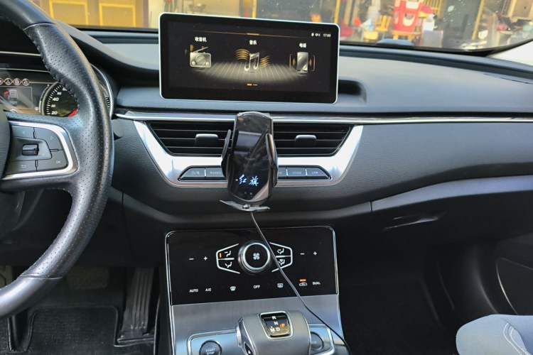 Used Hongqi H5 2022 Classic Model Facelift 1.5T DCT Qiyun Edition Audio And AC Panel