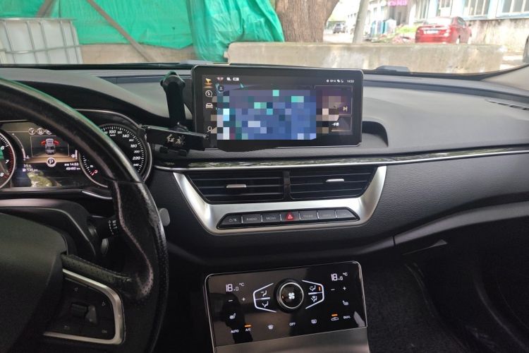 Used Hongqi H5 2022 Classic Model Facelift 1.8T Automatic Smart Connect Flagship Edition Audio And AC Panel