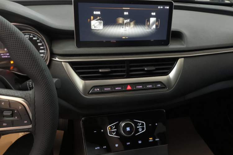 Used Hongqi H5 2022 Classic Model Facelift 1.5T DCT Qiyun Edition Audio And AC Panel