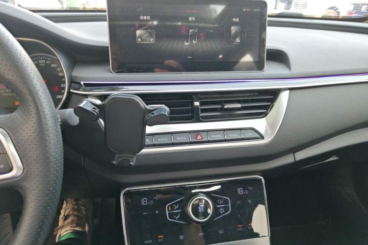 Used Hongqi H5 2022 Classic Model Facelift 1.5T DCT Qiyun Edition Audio And AC Panel