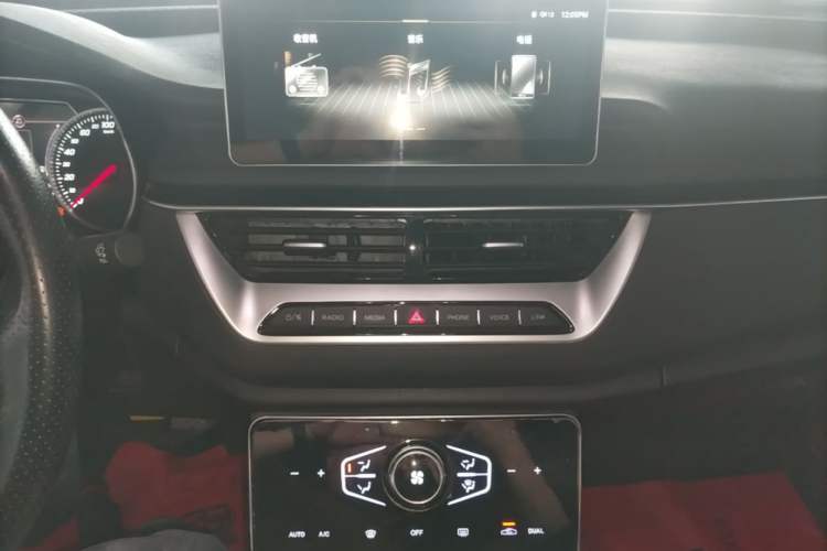 Used Hongqi H5 2022 Classic Model Facelift 1.5T DCT Qiyun Edition Audio And AC Panel