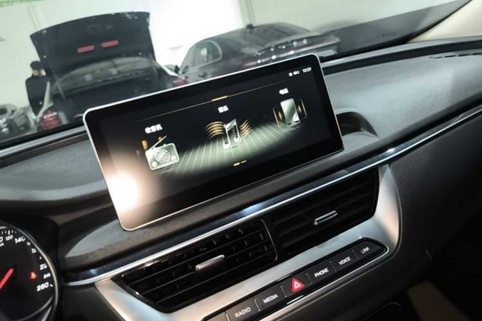 Used Hongqi H5 2022 Classic Model Facelift 1.5T DCT Qiyun Edition Audio And AC Panel