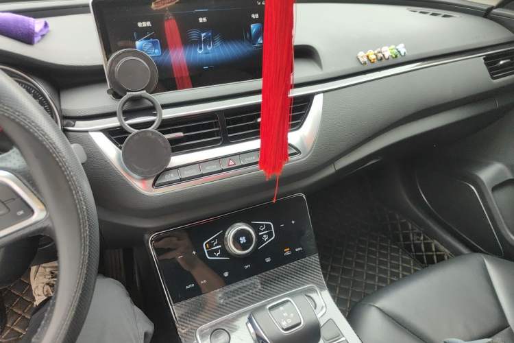Used Hongqi H5 2022 Classic Model Facelift 1.5T DCT Qiyun Edition Audio And AC Panel