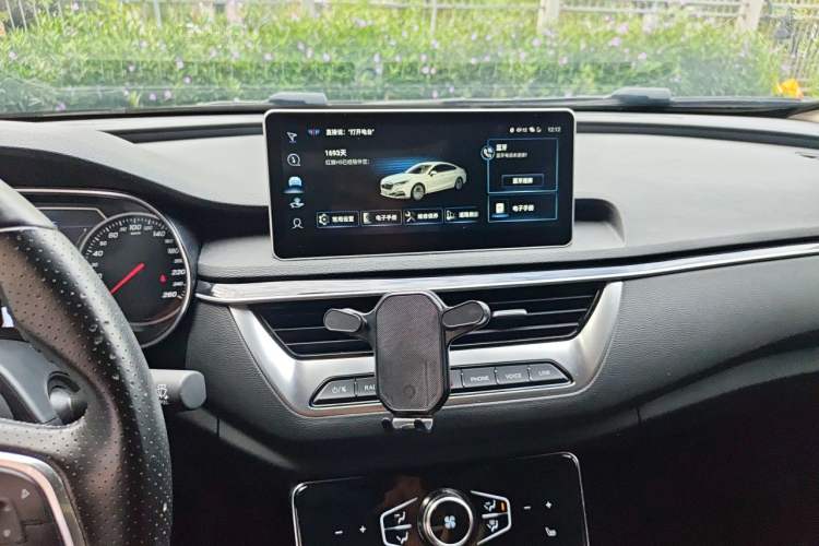 Used Hongqi H5 2022 Classic Model 1.8T Automatic Smart Connect Flagship Edition Audio And AC Panel