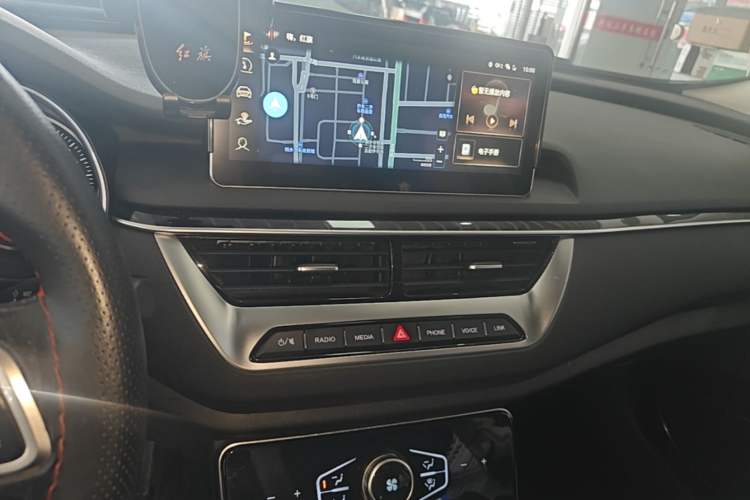 Used Hongqi H5 2022 Classic Model Facelift 1.8T Automatic Smart Connect Flagship Edition Audio And AC Panel