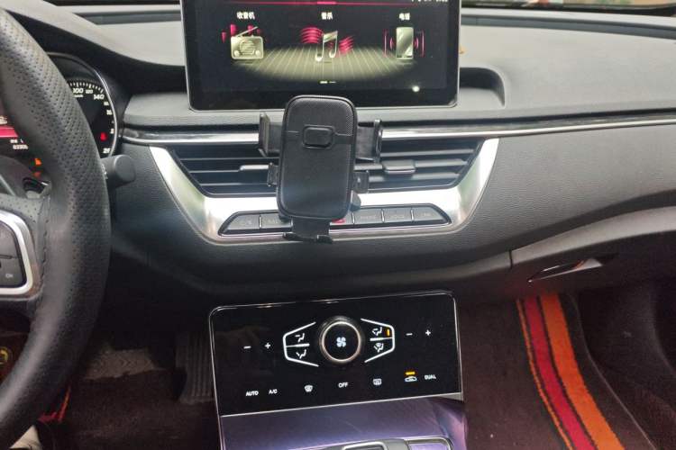 Used Hongqi H5 2022 Classic Model Facelift 1.5T DCT Qiyun Edition Audio And AC Panel