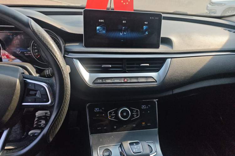 Used Hongqi H5 2022 Classic Model Facelift 1.5T DCT Qiyun Edition Audio And AC Panel