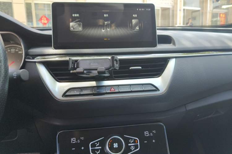 Used Hongqi H5 2022 Classic Model Facelift 1.5T DCT Qiyun Edition Audio And AC Panel