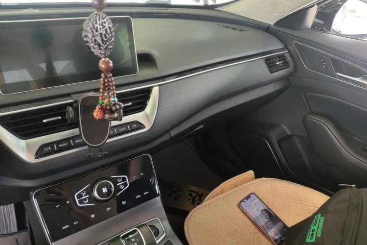 Used Hongqi H5 2022 Classic Model 1.5T DCT Flagship Edition Audio And AC Panel