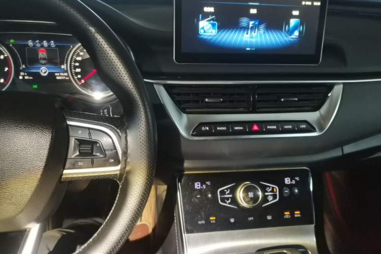 Used Hongqi H5 2022 Classic Model Facelift 1.5T DCT Qiyun Edition Audio And AC Panel