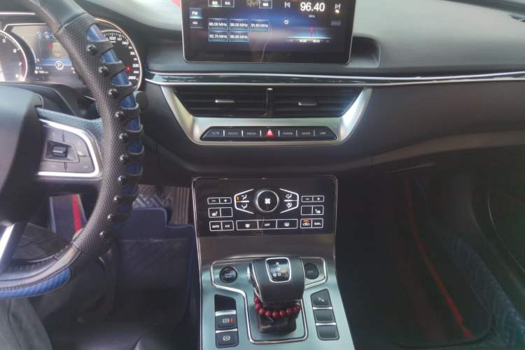 Used Hongqi H5 2022 Classic Model 1.8T Automatic Smart Connect Flagship Edition Audio And AC Panel