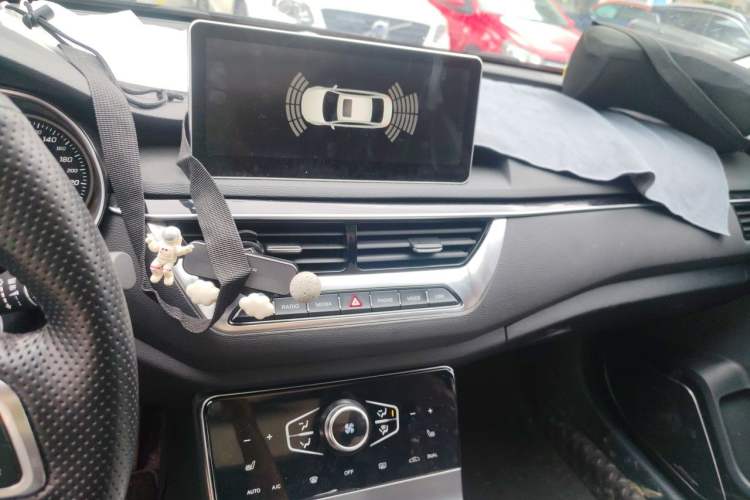 Used Hongqi H5 2022 Classic Model Facelift 1.5T DCT Qiyun Edition Audio And AC Panel