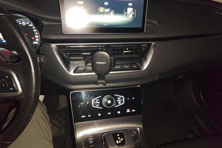 Used Hongqi H5 2022 Classic Model Facelift 1.5T DCT Qiyun Edition Audio And AC Panel