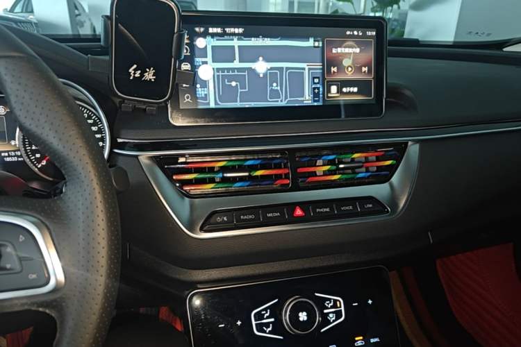 Used Hongqi H5 2022 Classic Model Facelift 1.8T Automatic Smart Connect Flagship Edition Audio And AC Panel