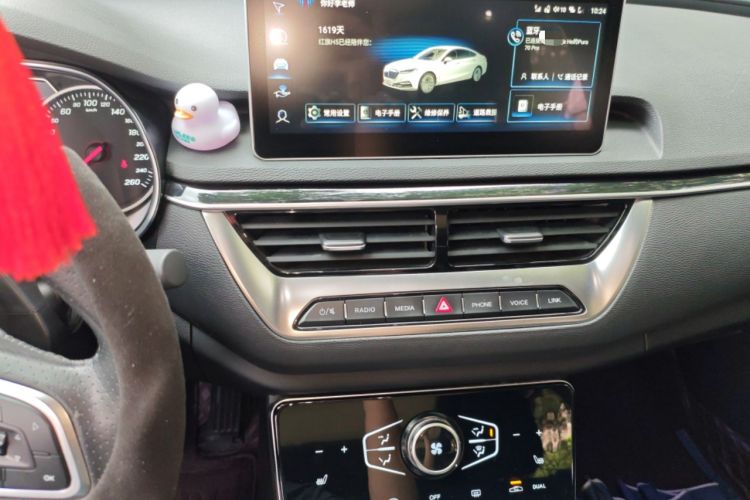 Used Hongqi H5 2022 Classic Model 1.8T Automatic Smart Connect Flagship Edition Audio And AC Panel