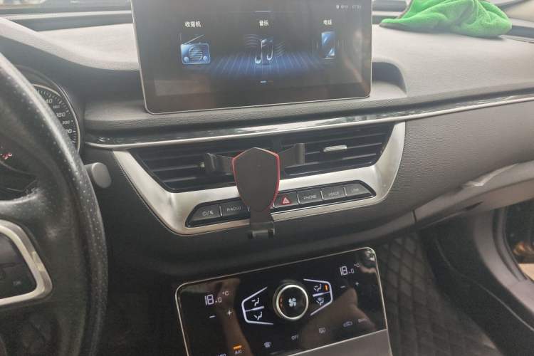 Used Hongqi H5 2022 Classic Model Facelift 1.5T DCT Qiyun Edition Audio And AC Panel