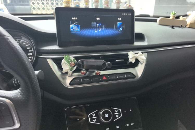 Used Hongqi H5 2022 Classic Model Facelift 1.5T DCT Qiyun Edition Audio And AC Panel