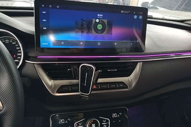 Used Hongqi H5 2022 Classic Model Facelift 1.5T DCT Qiyun Edition Audio And AC Panel