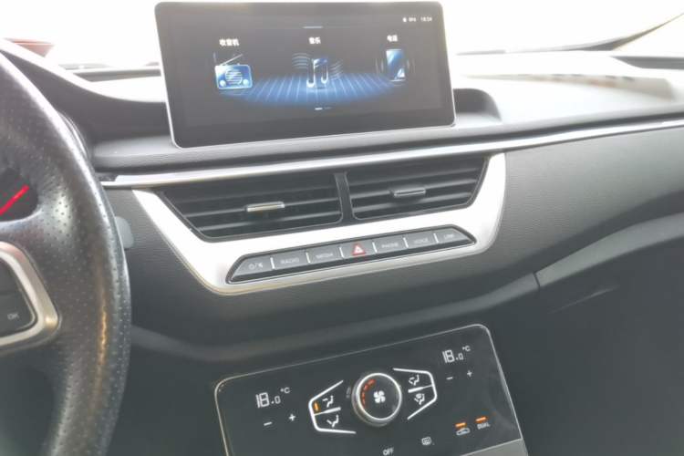 Used Hongqi H5 2022 Classic Model Facelift 1.5T DCT Qiyun Edition Audio And AC Panel