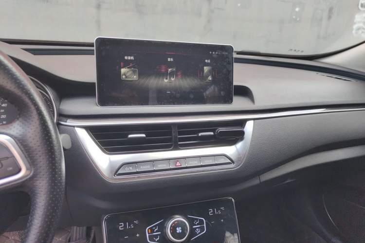 Used Hongqi H5 2022 Classic Model Facelift 1.5T DCT Qiyun Edition Audio And AC Panel