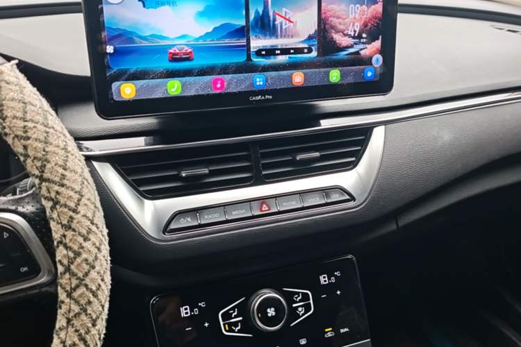 Used Hongqi H5 2022 Classic Model Facelift 1.5T DCT Qiyun Edition Audio And AC Panel