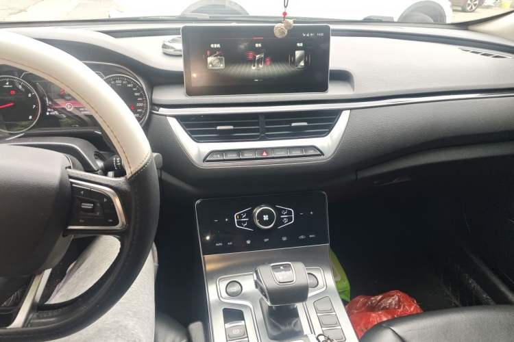 Used Hongqi H5 2022 Classic Model 1.5T DCT Flagship Edition Audio And AC Panel