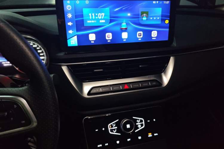 Used Hongqi H5 2022 Classic Model 1.5T DCT Flagship Edition Audio And AC Panel