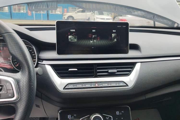 Used Hongqi H5 2022 Classic Model Facelift 1.5T DCT Qiyun Edition Audio And AC Panel
