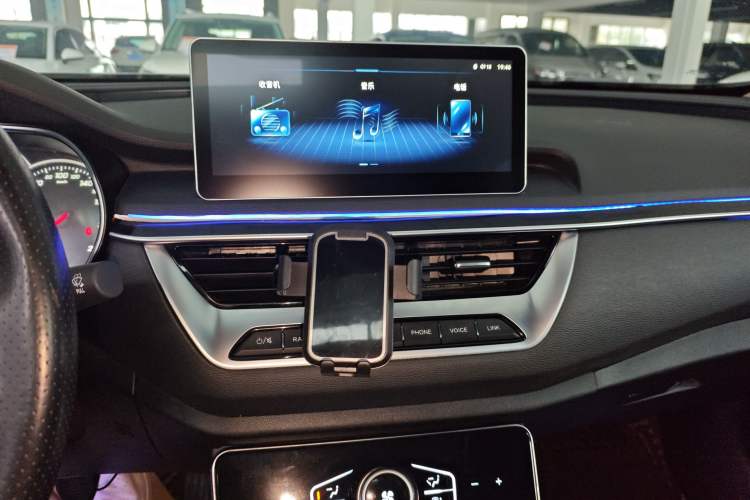 Used Hongqi H5 2022 Classic Model Facelift 1.5T DCT Qiyun Edition Audio And AC Panel