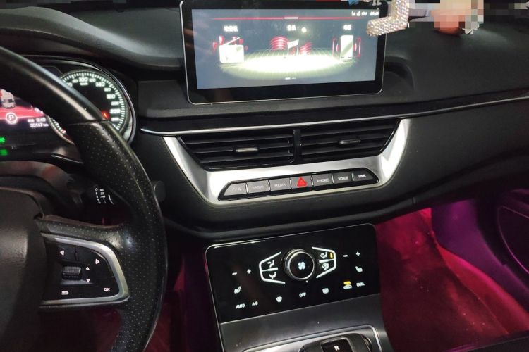 Used Hongqi H5 2022 Classic Model Facelift 1.5T DCT Qiyun Edition Audio And AC Panel