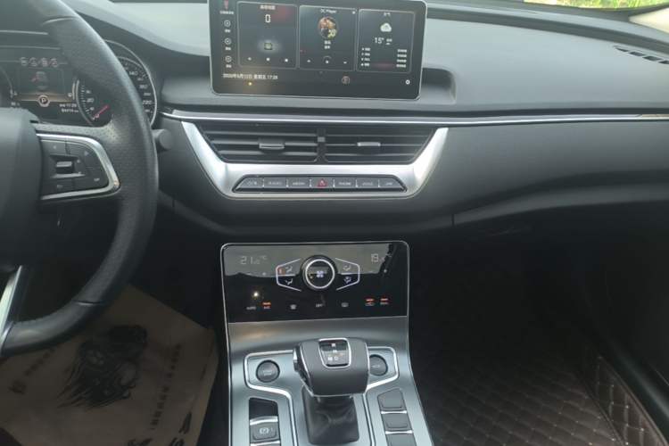 Used Hongqi H5 2022 Classic Model Facelift 1.5T DCT Qiyun Edition Audio And AC Panel