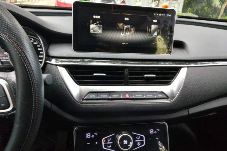 Used Hongqi H5 2022 Classic Model Facelift 1.5T DCT Qiyun Edition Audio And AC Panel