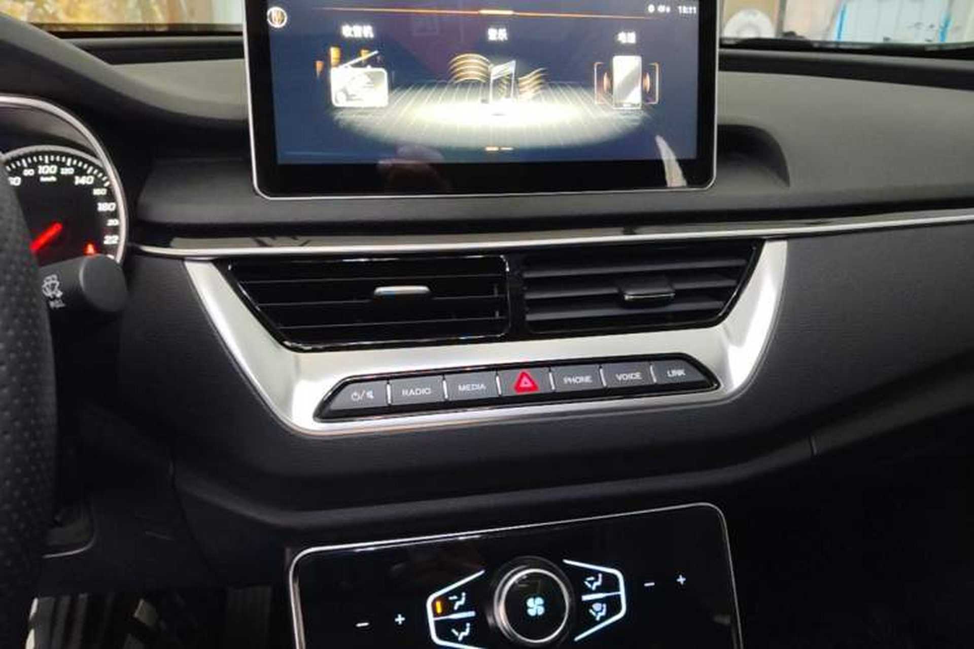 Used Hongqi H5 2022 Classic Model 1.5T DCT Flagship Edition Audio And AC Panel