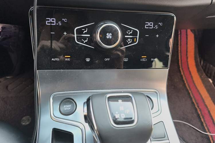 Used Hongqi H5 2022 Classic Model Facelift 1.5T DCT Qiyun Edition Audio And AC Panel