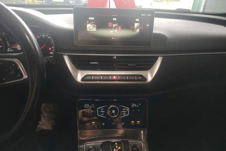 Used Hongqi H5 2022 Classic Model 1.5T DCT Flagship Edition Audio And AC Panel