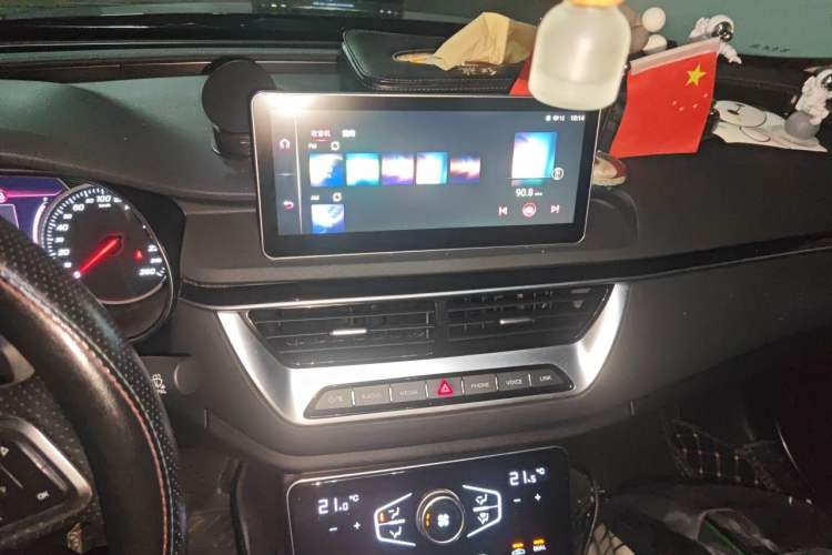 Used Hongqi H5 2022 Classic Model Facelift 1.5T DCT Qiyun Edition Audio And AC Panel