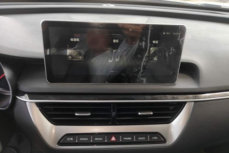 Used Hongqi H5 2022 Classic Model Facelift 1.5T DCT Qiyun Edition Audio And AC Panel