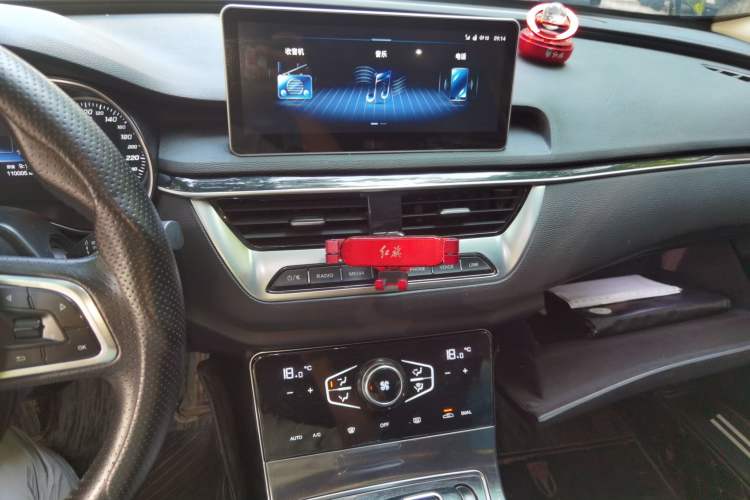 Used Hongqi H5 2022 Classic Model 1.5T DCT Flagship Edition Audio And AC Panel