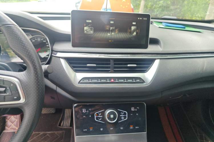 Used Hongqi H5 2022 Classic Model Facelift 1.5T DCT Qiyun Edition Audio And AC Panel